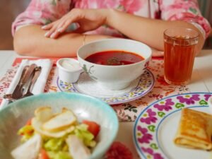 Капусняк: рецепт із квашеною капустою, пшоном і свининою