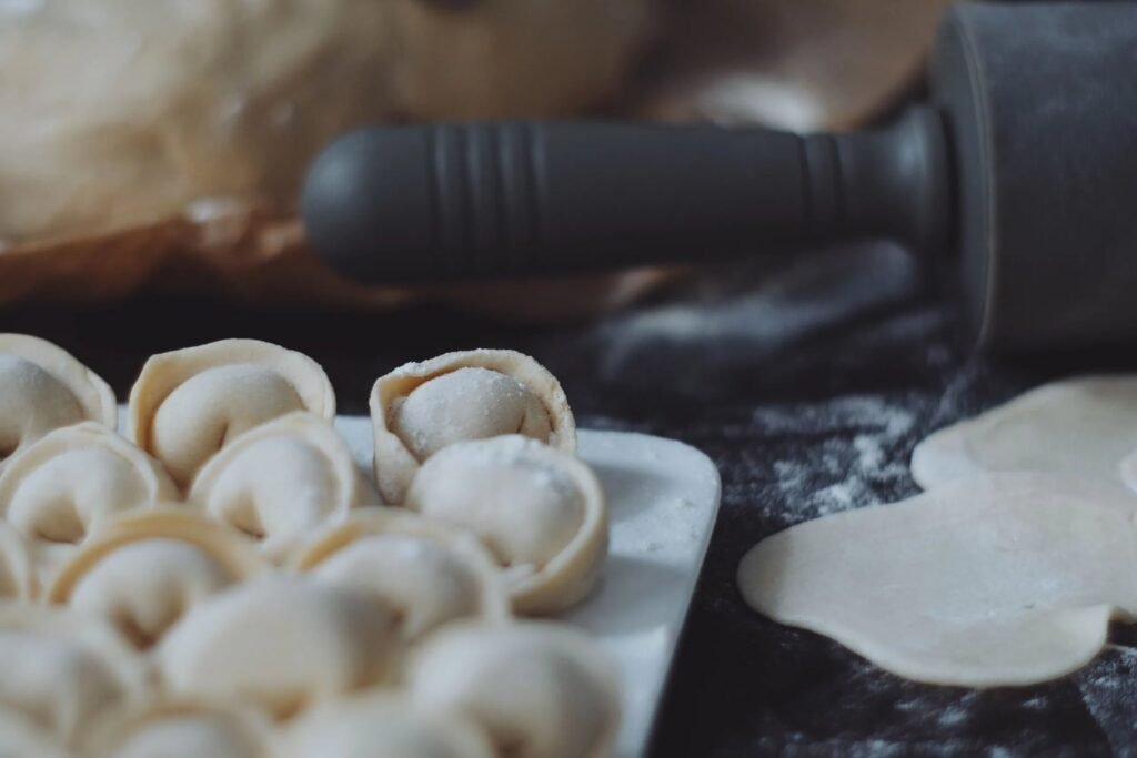 Тісто на пельмені на кип'ятку: еластичне, не рветься і не розварюється